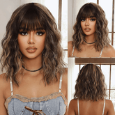 Peruca Curta Feminina Ondulada com Franja - Peruca Curta Feminina Ondulada com Franja - LC3055-4 - Polideia